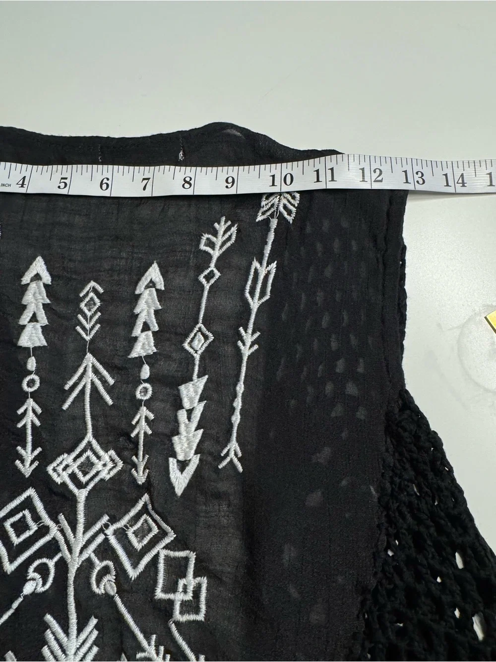 DO EVERYTHING IN LOVE Black Fringe Tribal Embroidered Crochet Boho Vest OS